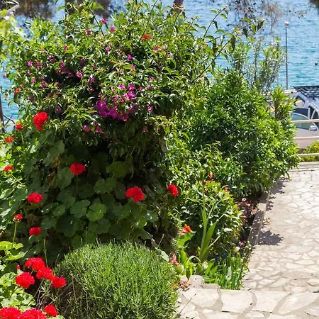 Apartments Villa Julija Mali Losinj Exterior photo
